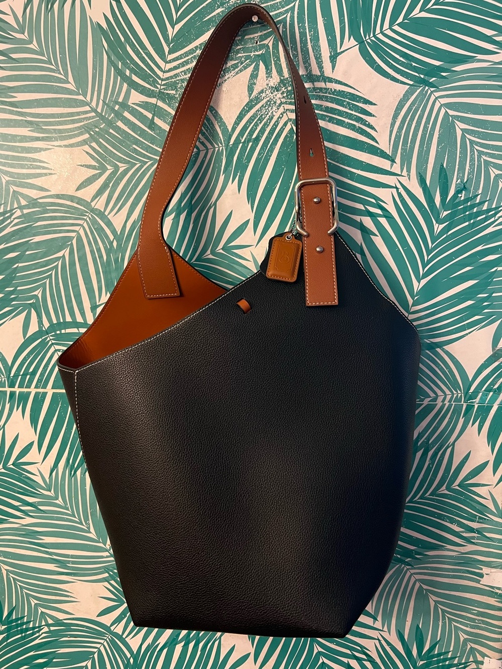 Maison de Beaute Marseilles Chloet Two Tone Black & Tan Leather Tote nwot